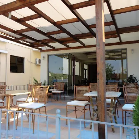 ακτή Ξενοδοχείο Καμένα Βούρλα
